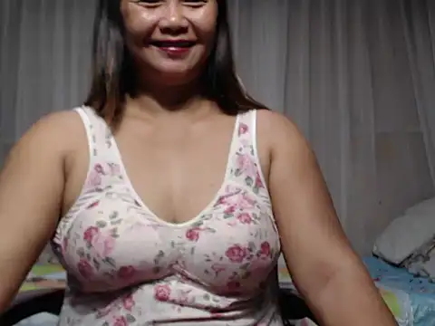 FelisitaG online show from April 17, 2026, 10:57 pm