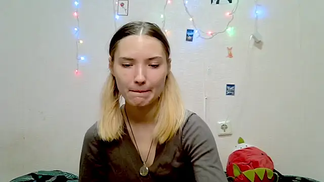  kikiclark   online show from September 20, 2025, 8:43 pm