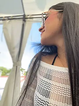 Juanita-Diaz online show from November 15, 2025, 8:38 pm