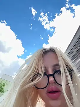 Snapshot of Steffi_Snowbunny chatting on July 11, 2026, 1:14 pm Steffi Snowbunny online show from July 11, 2026, 1:14 pm