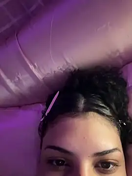 luluzinhax online show from April 26, 2026, 10:35 am