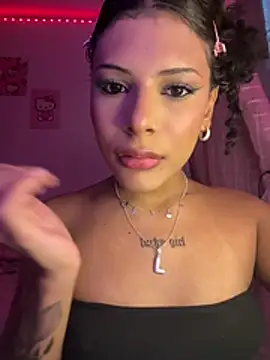 Snapshot of luluzinhax chatting on May 6, 2026, 5:18 pm luluzinhax online show from May 6, 2026, 5:18 pm