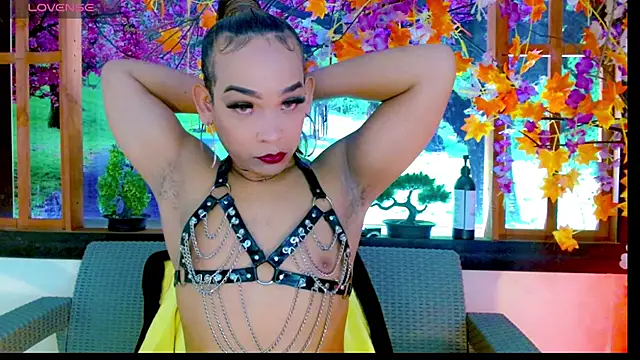 Cristal Villael online show from November 5, 2025, 3:06 am