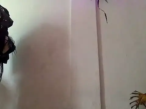 chrisalmeid  online show from November 4, 2025, 10:03 am