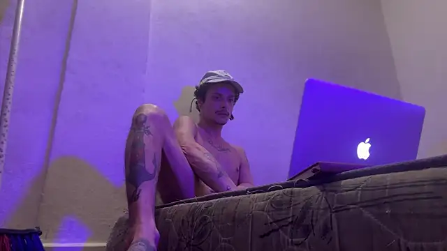 chrisalmeid  online show from April 5, 2026, 8:11 am