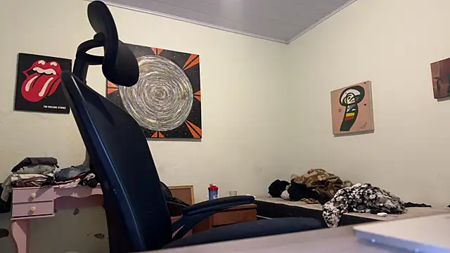 Snapshot of chrisalmeid_ chatting on August 3, 2026, 10:35 pm chrisalmeid online show from August 3, 2026, 10:35 pm