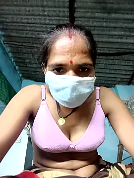 Snapshot of Hot-honi chatting on October 1, 2025, 2:23 pm Hot-honi online show from October 1, 2025, 2:23 pm