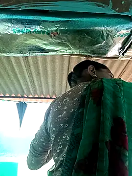 Snapshot of Hot-honi chatting on November 5, 2025, 4:56 am Hot-honi online show from November 5, 2025, 4:56 am