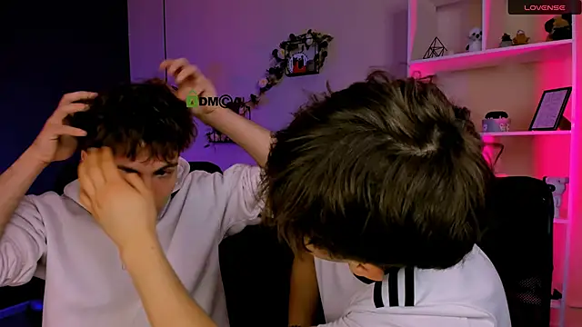 travis wolf  online show from March 18, 2026, 9:45 am