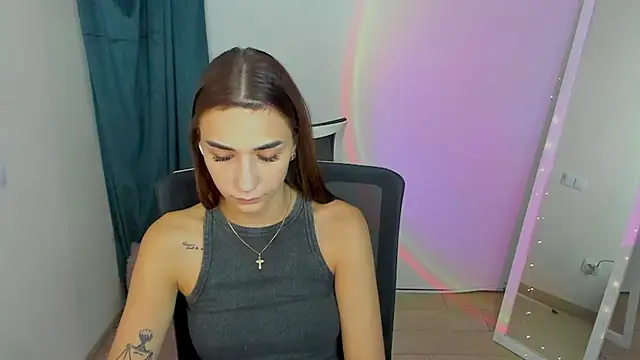 Snapshot of Bella_Night4 chatting on August 3, 2026, 6:23 am Bella Night4 online show from August 3, 2026, 6:23 am