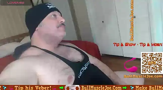 Snapshot of bullmusclejoe chatting on December 9, 2024, 1:40 am bullmusclejoe online show from December 9, 2024, 1:40 am