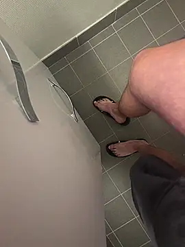 Snapshot of NuclearValue40 chatting on February 8, 2026, 5:27 pm NuclearValue40 online show from February 8, 2026, 5:27 pm