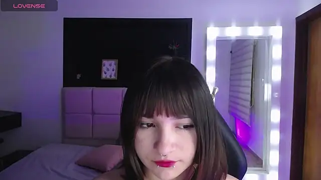  Charlotte Collins  online show from October 16, 2025, 3:35 pm