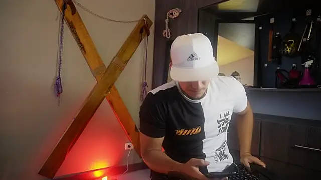 massimo vidal  online show from September 15, 2025, 2:50 pm