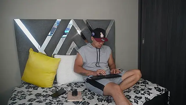 massimo vidal  online show from September 23, 2025, 12:08 pm