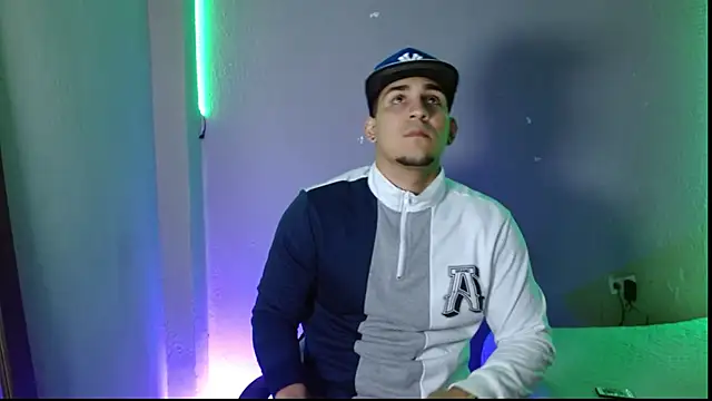 massimo vidal  online show from November 30, 2025, 2:37 am