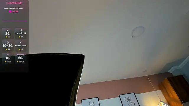 Mia Valentine  online show from December 16, 2025, 8:14 pm