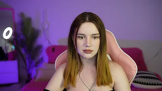 Snapshot of MilanaMoons chatting on September 15, 2025, 12:38 pm MilanaMoons online show from September 15, 2025, 12:38 pm