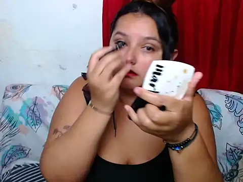 Snapshot of KeilyHall chatting on December 5, 2025, 3:37 am KeilyHall online show from December 5, 2025, 3:37 am