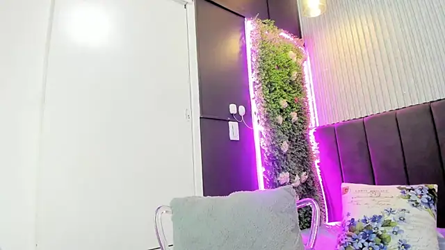 Skarlett hot  online show from February 5, 2026, 9:41 pm