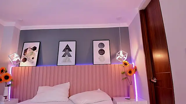 Nina Ford online show from October 28, 2025, 3:21 am