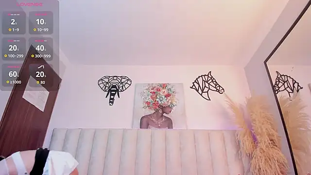 Nina Ford online show from April 13, 2026, 7:52 pm