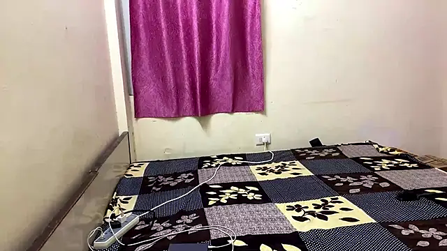 Snapshot of LuvLayla chatting on September 12, 2025, 4:18 pm LuvLayla online show from September 12, 2025, 4:18 pm