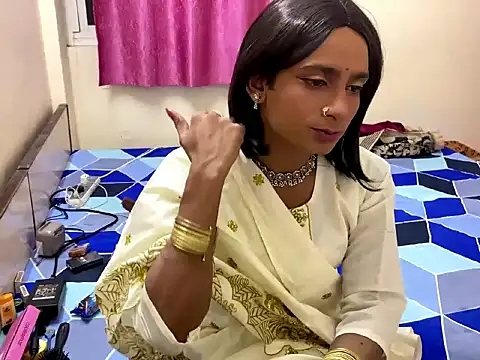 Snapshot of LuvLayla chatting on October 17, 2025, 6:21 pm LuvLayla online show from October 17, 2025, 6:21 pm