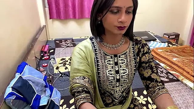 LuvLayla online show from November 11, 2025, 6:08 pm