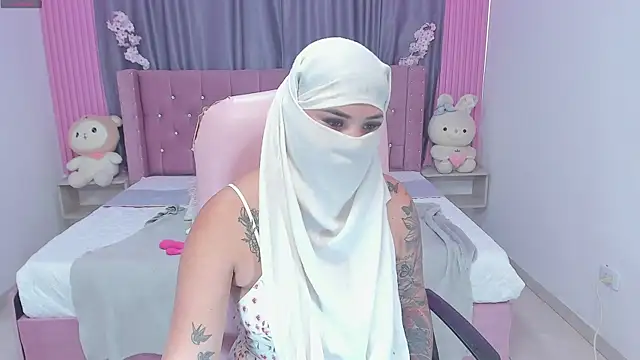 Nayla-Mouna online show from September 8, 2025, 7:46 pm