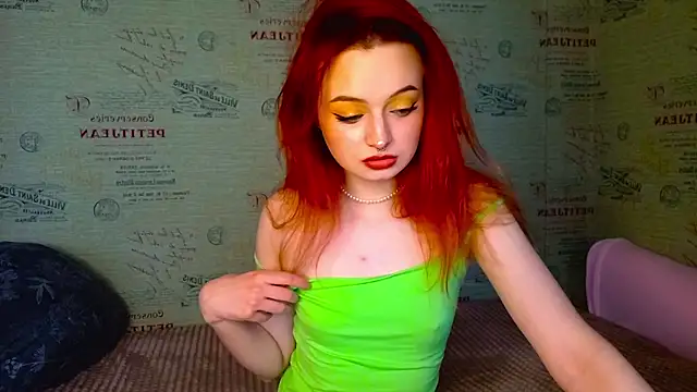 Snapshot of emi_less chatting on October 13, 2025, 12:05 pm emi less online show from October 13, 2025, 12:05 pm