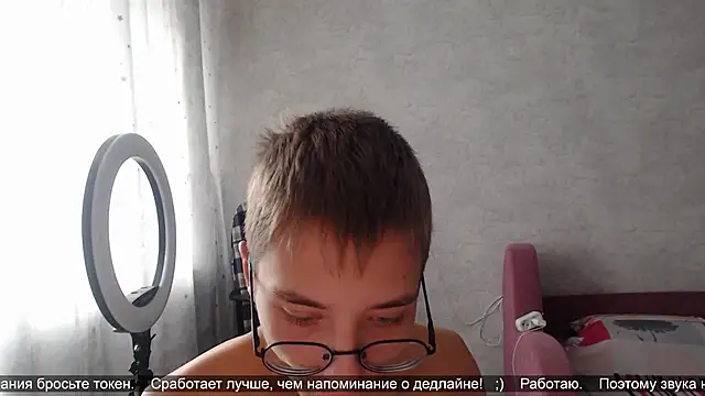 glasses cat online show from October 18, 2025, 7:31 am