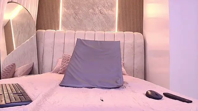 mia scot online show from November 27, 2025, 12:07 pm