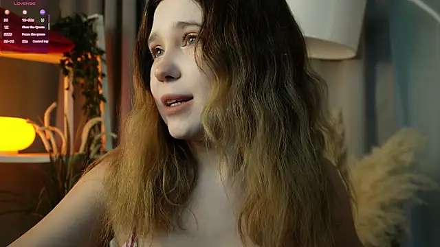 Lina Glow online show from December 3, 2025, 6:43 am