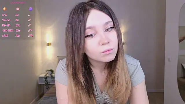 Lina Glow online show from April 21, 2026, 6:41 am