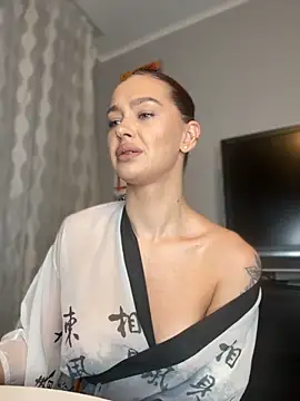 LittleFox    online show from September 19, 2025, 7:10 am