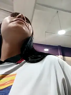 Snapshot of Zulema_R1 chatting on April 6, 2026, 10:33 pm Zulema R1 online show from April 6, 2026, 10:33 pm