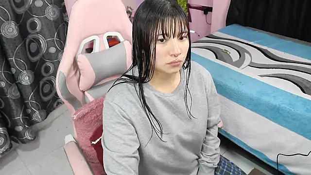 Snapshot of Zulema_R1 chatting on April 13, 2026, 10:37 pm Zulema R1 online show from April 13, 2026, 10:37 pm