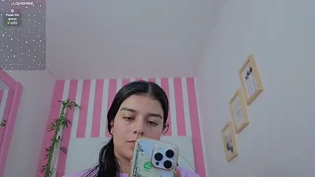 valerihouse online show from December 2, 2025, 11:00 pm