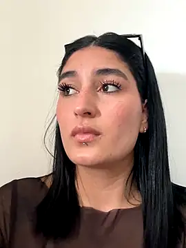 Scarlett 12 online show from September 28, 2025, 3:06 pm