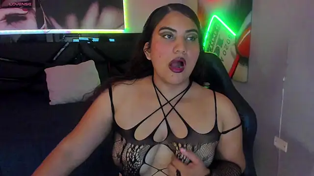 Snapshot of Sara_Bdsm_ chatting on April 14, 2026, 2:23 pm Sara Bdsm online show from April 14, 2026, 2:23 pm