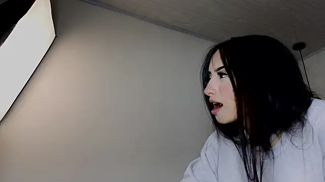 antonellariva  online show from January 9, 2026, 7:48 pm