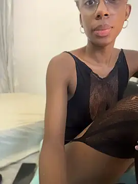 Snapshot of AmyRoss_1 chatting on July 10, 2026, 7:05 pm AmyRoss 1 online show from July 10, 2026, 7:05 pm