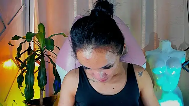 Snapshot of Cristal_Gem1 chatting on June 17, 2026, 11:45 am Cristal Gem1 online show from June 17, 2026, 11:45 am