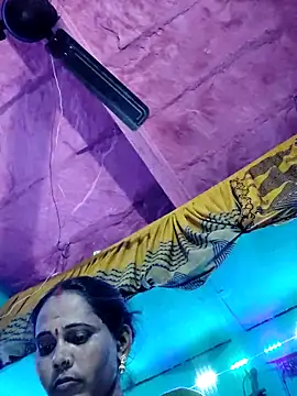 Pooja750 online show from October 26, 2025, 3:51 pm