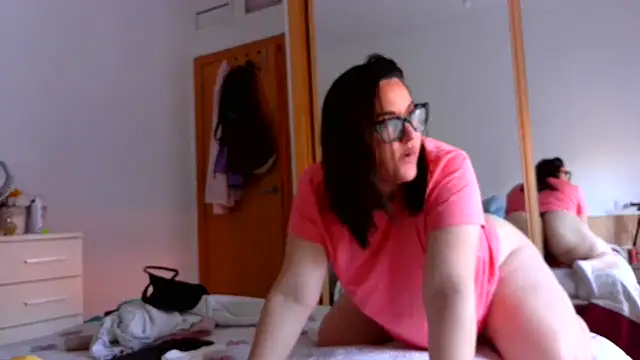 Cuquita83 online show from April 4, 2026, 10:46 am