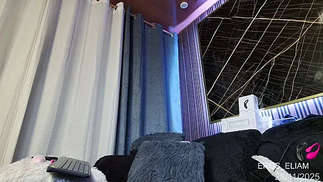 eroseliam online show from November 28, 2025, 6:43 pm