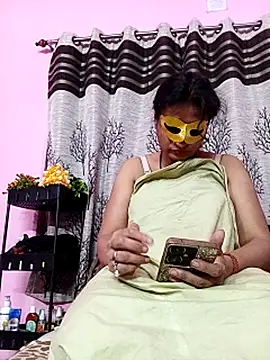 Snapshot of Gullapi chatting on April 11, 2026, 8:02 pm Gullapi online show from April 11, 2026, 8:02 pm