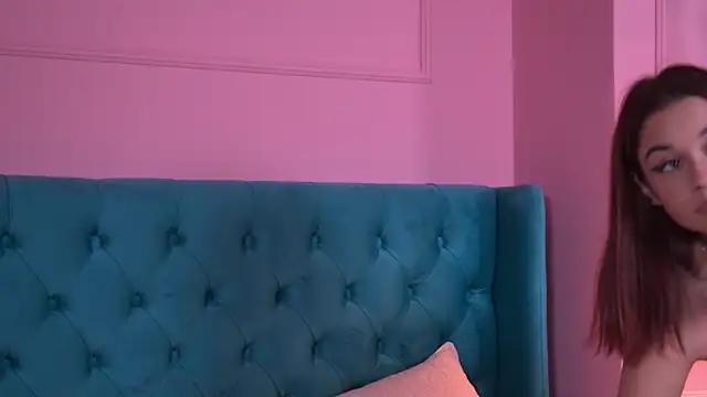 Snapshot of AlyraRose chatting on September 19, 2025, 3:52 am AlyraRose online show from September 19, 2025, 3:52 am