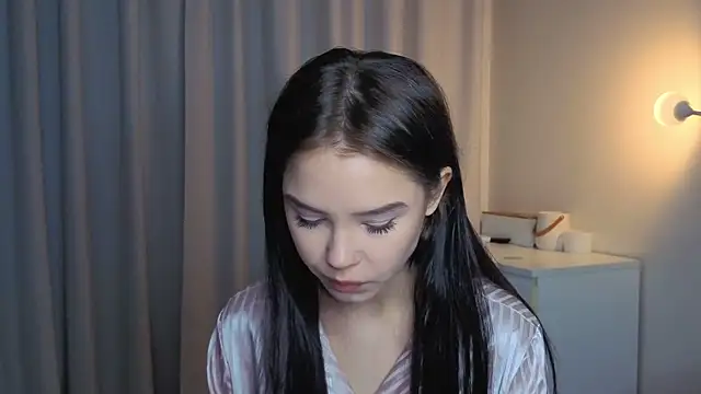 slyshypie online show from December 17, 2025, 1:17 pm